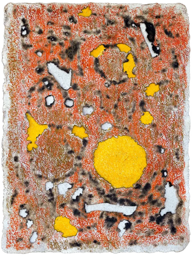 Masoandry mody (Coucher de soleil), 2015, Brûlures, collages et pastel gras sur papier végétal Antemoro de Madagascar, 68 x 48 cm